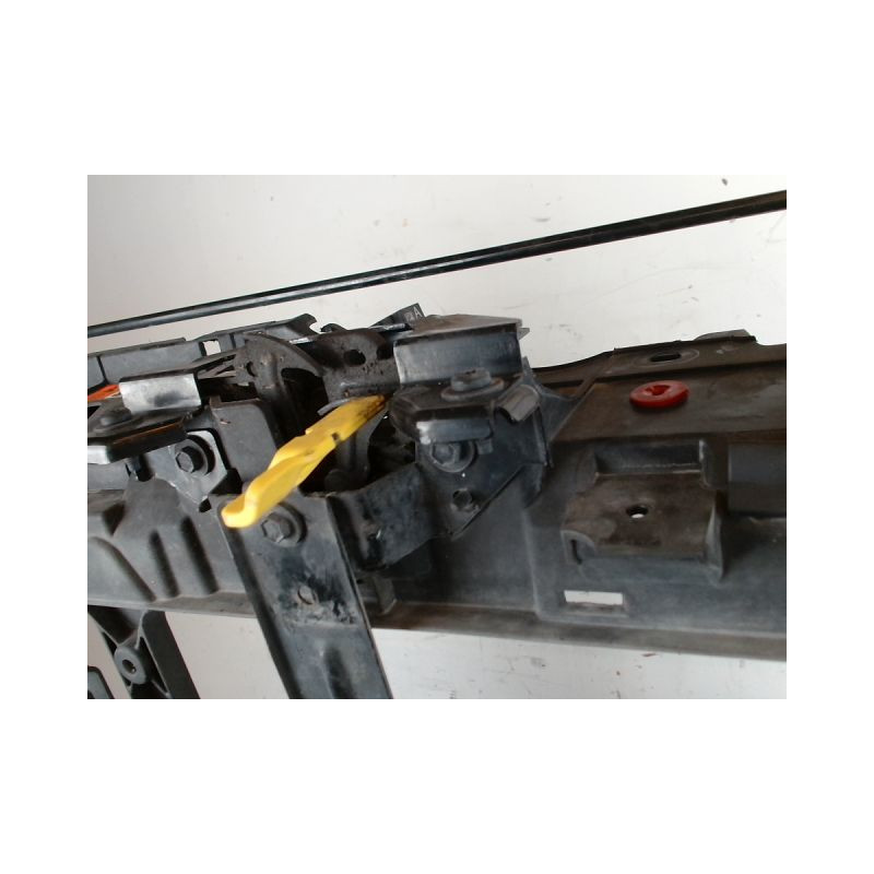 SUPPORT RADIATEUR FORD FIESTA