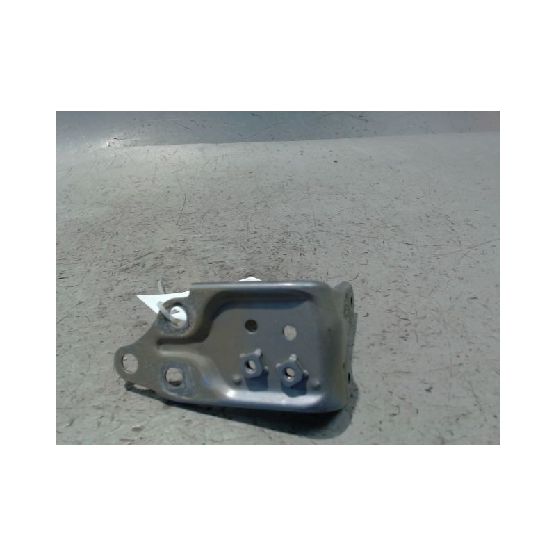 SUPPORT AILE AVD TOYOTA VERSO 2010-