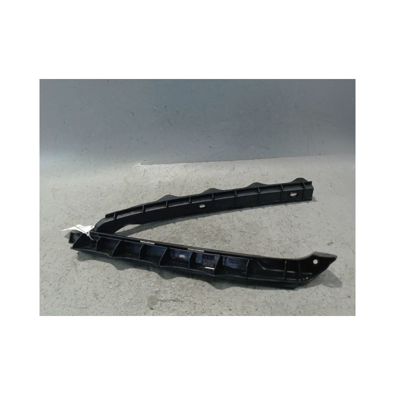 SUPPORT CENTRAL PARE-CHOC ARRIERE  SKODA OCTAVIA 2008-