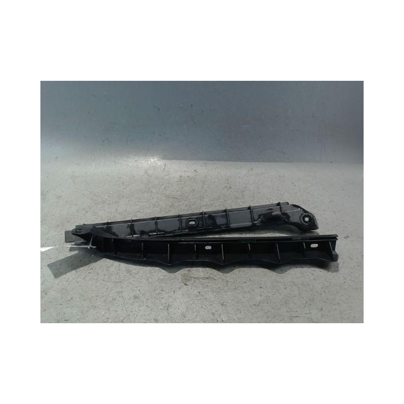 SUPPORT CENTRAL PARE-CHOC ARRIERE  SKODA OCTAVIA 2008-