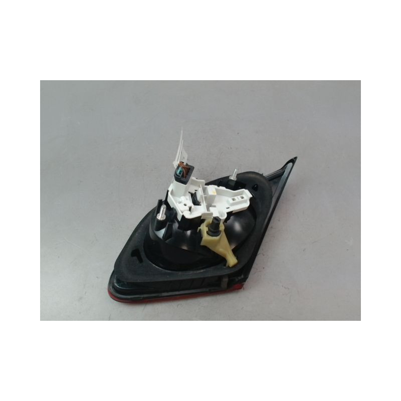 FEU ARRIERE INTERIEUR GAUCHE VOLKSWAGEN PASSAT 2010-