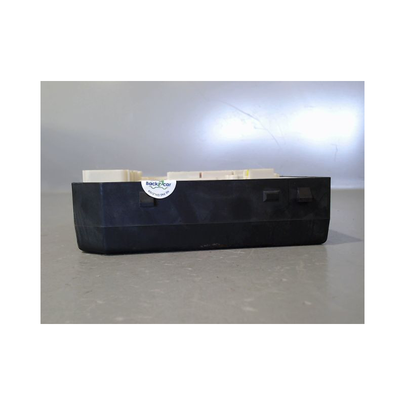 BOITE A FUSIBLES RENAULT MEGANE