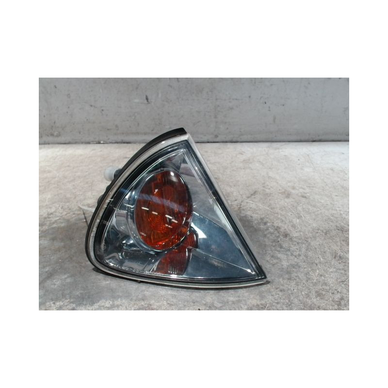CLIGNOTANT DROIT TOYOTA AVENSIS BREAK 2000-2003