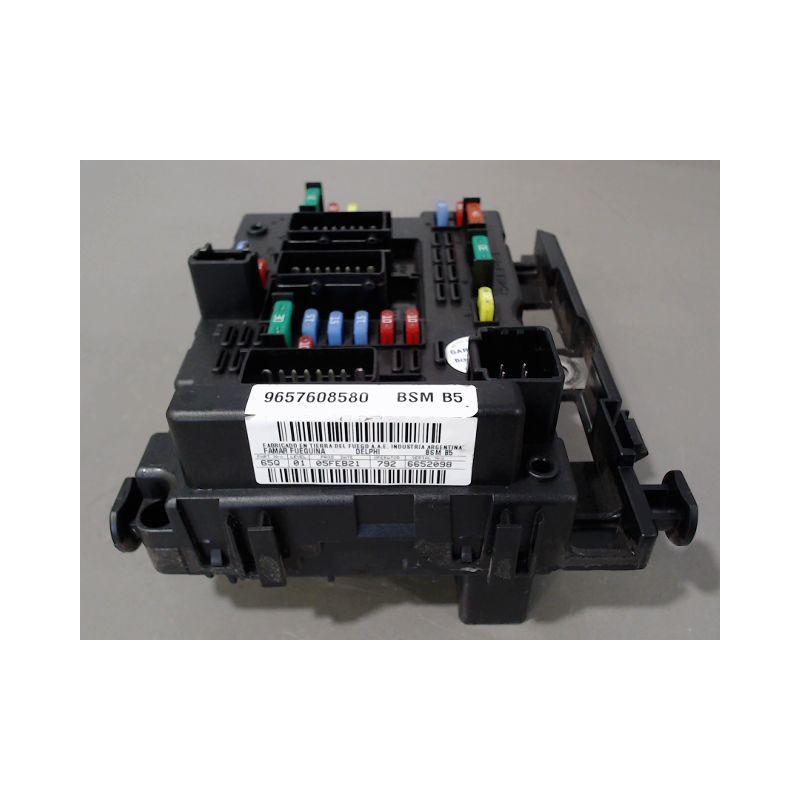 BOITE A FUSIBLES PEUGEOT 206