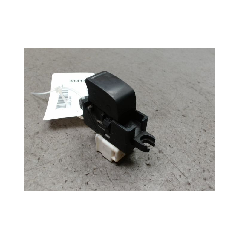 COMMANDE LEVE-GLACE PORTE AVD NISSAN X-TRAIL
