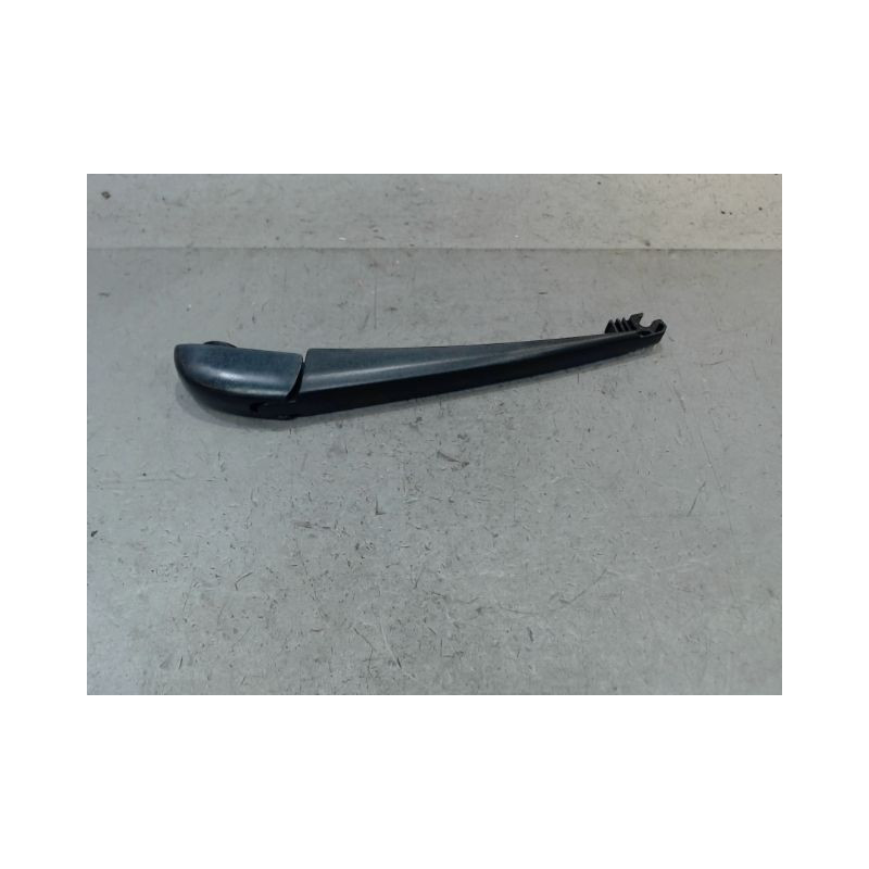 BRAS ESSUIE-GLACE ARRIERE TOYOTA YARIS