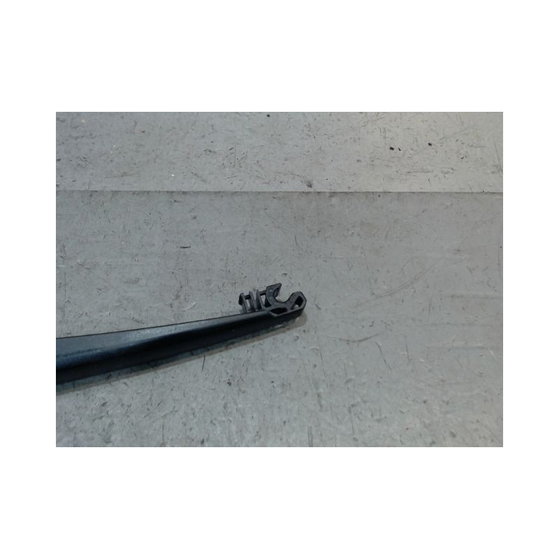 BRAS ESSUIE-GLACE ARRIERE TOYOTA YARIS