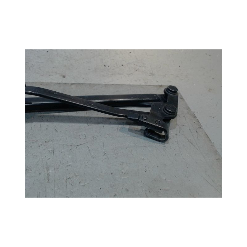 BRAS ESSUIE-GLACE AVANT TOYOTA YARIS