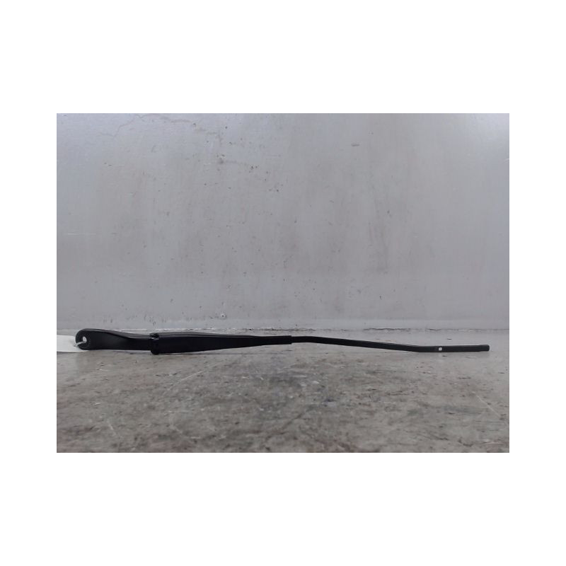 BRAS ESSUIE-GLACE AVANT DROIT DACIA SANDERO 2008-