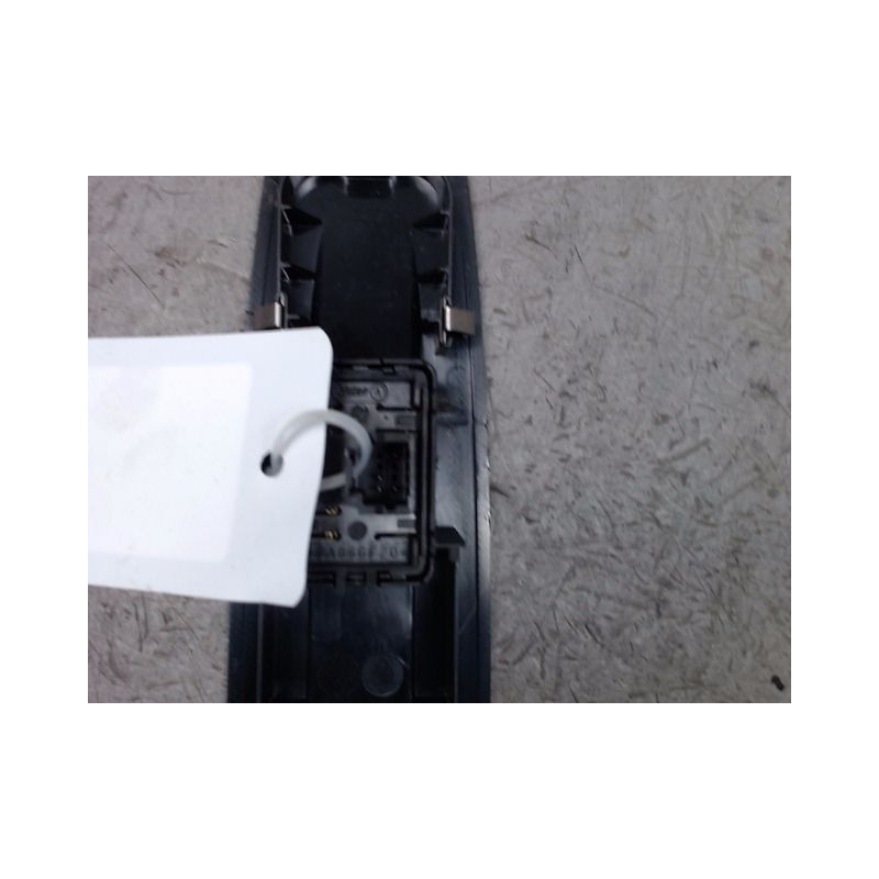 COMMANDE LEVE-GLACE PORTE AVD RENAULT MEGANE