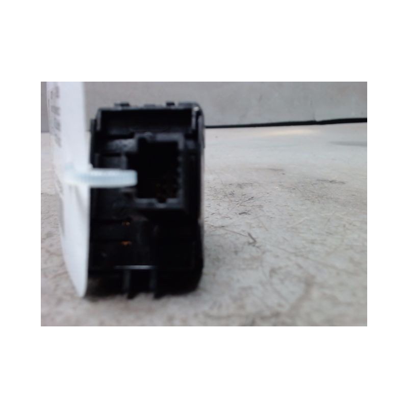 COMMANDE LEVE-GLACE PORTE AVD RENAULT LAGUNA