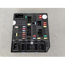 BOITE A FUSIBLES RENAULT MEGANE