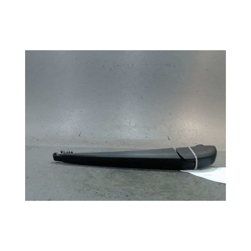 BRAS ESSUIE-GLACE ARRIERE TOYOTA YARIS