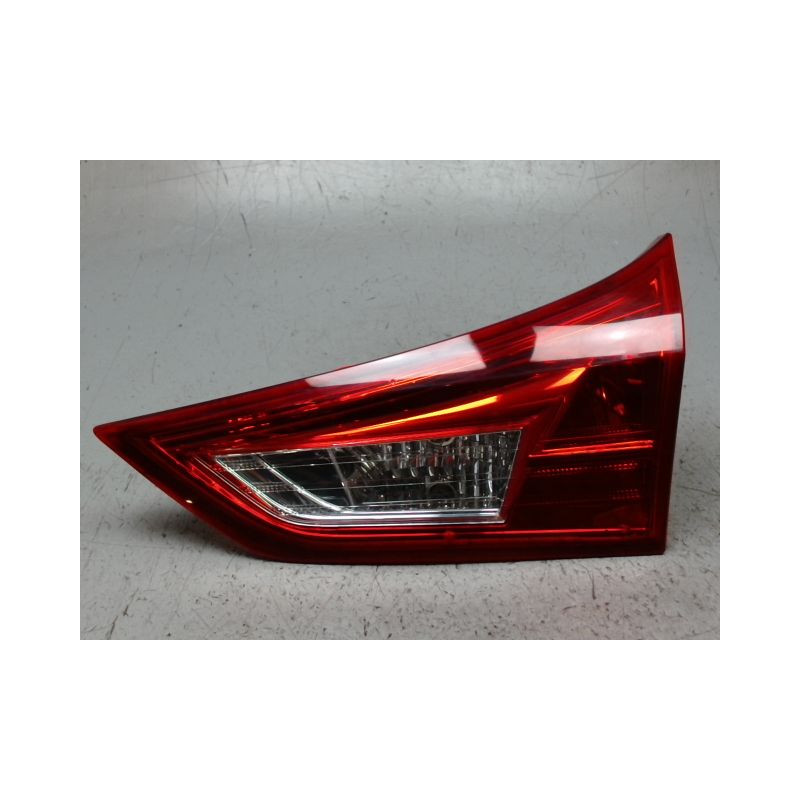 FEU ARRIERE INTERIEUR DROIT TOYOTA AURIS
