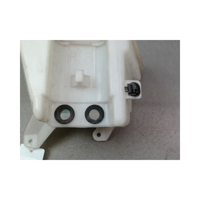 RESERVOIR LAVE-GLACE AVANT TOYOTA YARIS 2005-
