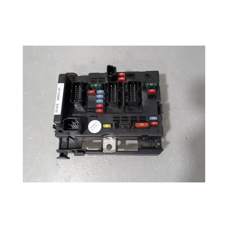 BOITE A FUSIBLES PEUGEOT 206