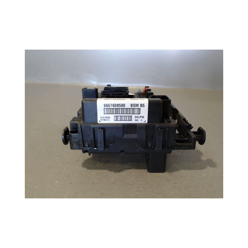 BOITE A FUSIBLES PEUGEOT 206