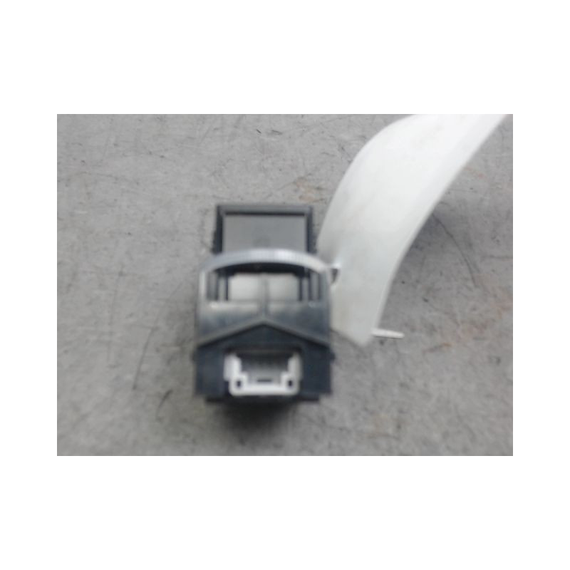 COMMANDE LEVE-GLACE PORTE AVD MAZDA CX-30