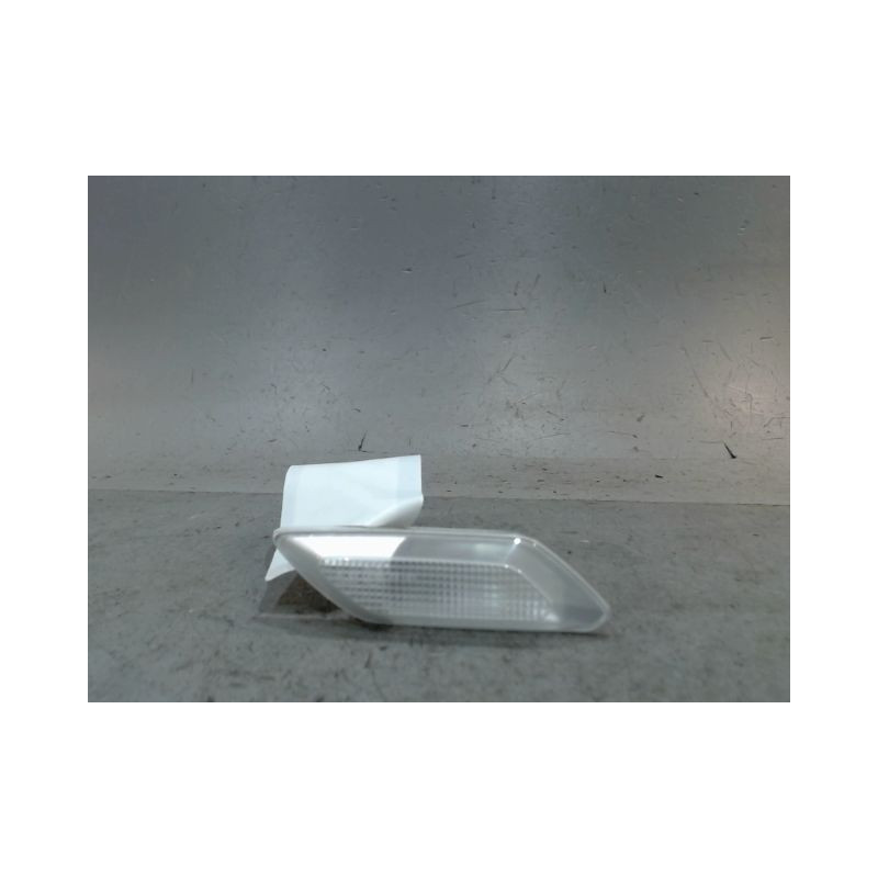 REPETITEUR AILE GAUCHE DACIA JOGGER