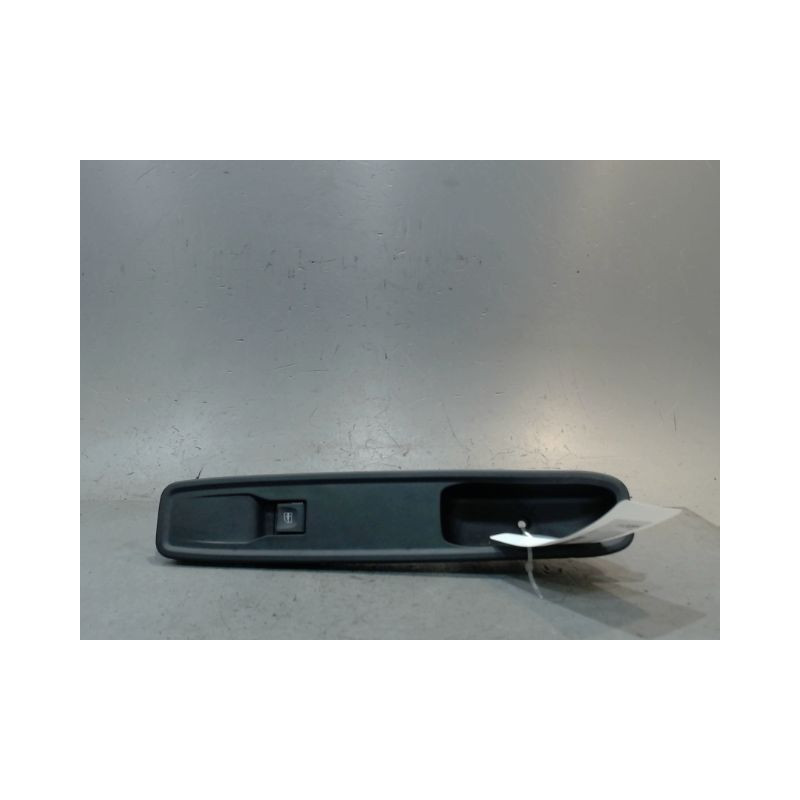 COMMANDE LEVE-GLACE PORTE AVD DACIA JOGGER