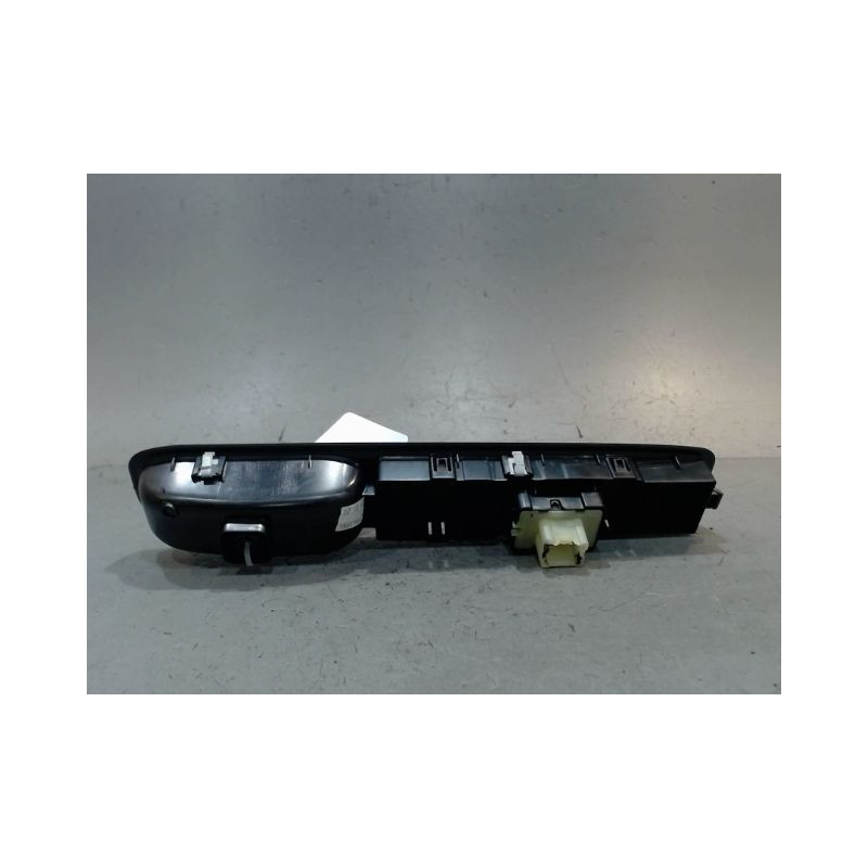 COMMANDE LEVE-GLACE PORTE AVD DACIA JOGGER