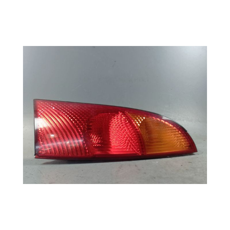 FEU ARRIERE GAUCHE  FORD FOCUS 98-04