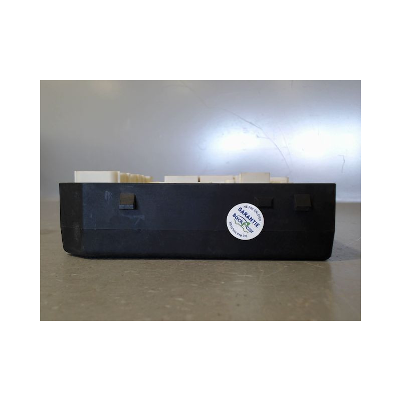 BOITE A FUSIBLES RENAULT MEGANE