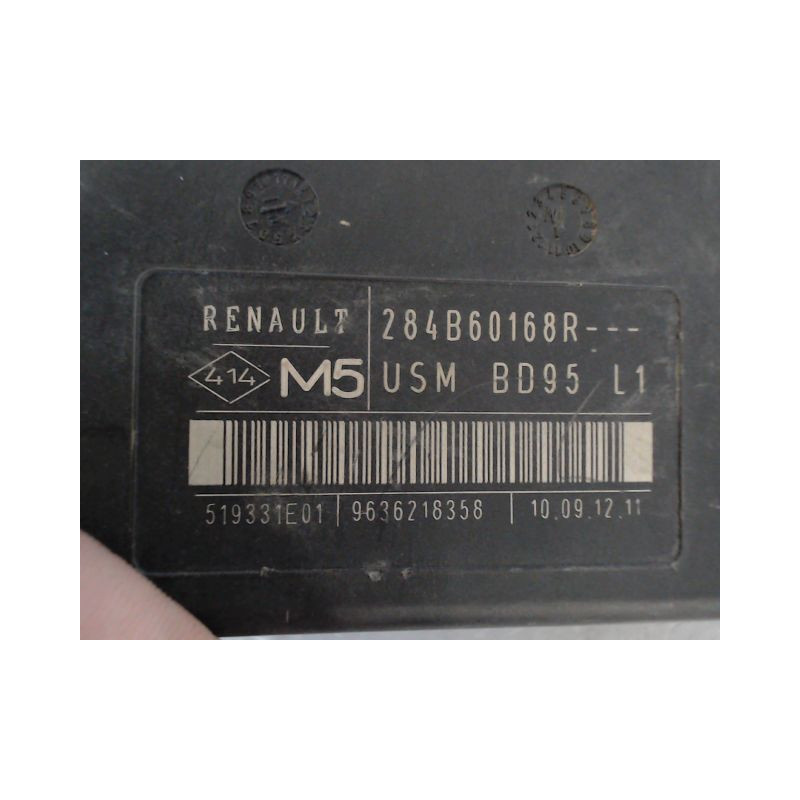 BOITE A FUSIBLES RENAULT MEGANE