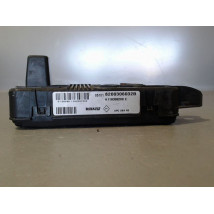 BOITE A FUSIBLES RENAULT MEGANE