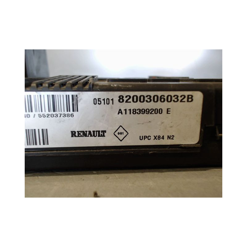 BOITE A FUSIBLES RENAULT MEGANE