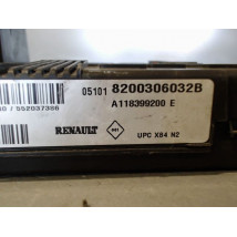 BOITE A FUSIBLES RENAULT MEGANE