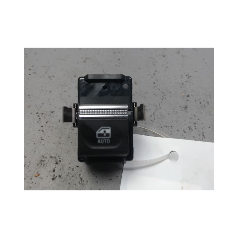 COMMANDE LEVE-GLACE PORTE AVD RENAULT CAPTUR