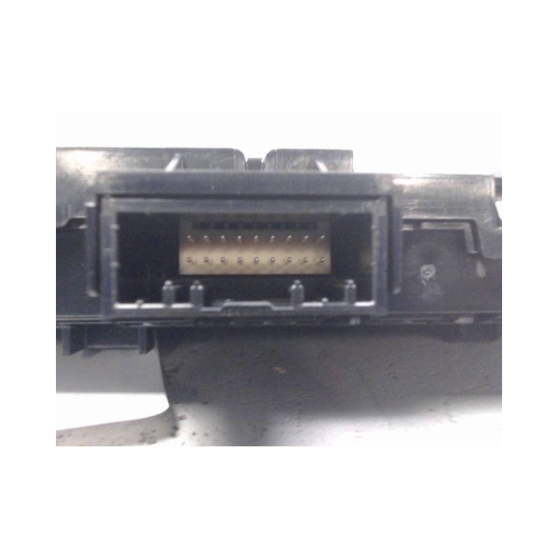 BOUTON DE WARNING RENAULT CAPTUR