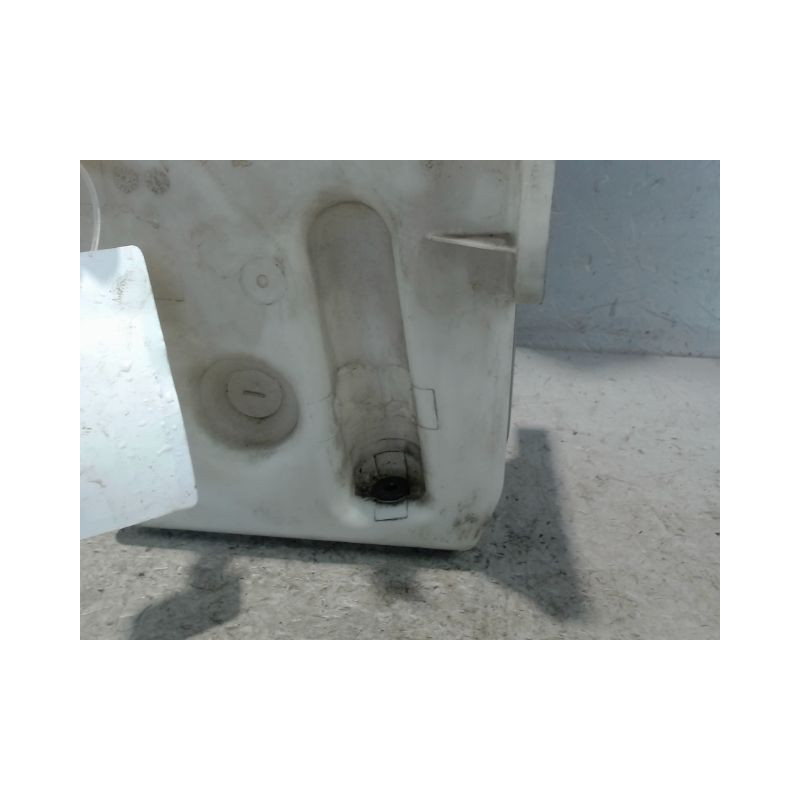 RESERVOIR LAVE-GLACE AVANT VOLKSWAGEN GOLF V 2003-2009