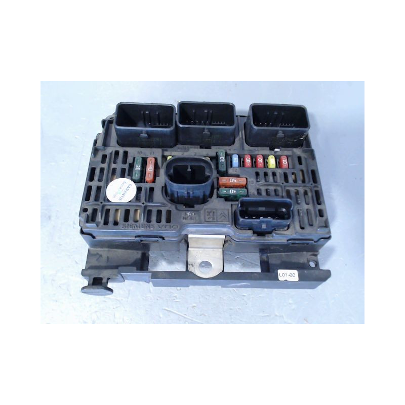 BOITE A FUSIBLES PEUGEOT 407