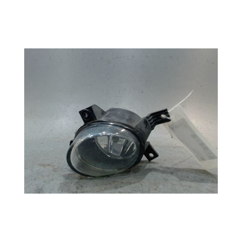 PHARE ANTIBROUILLARD AVANT GAUCHE AUDI A4