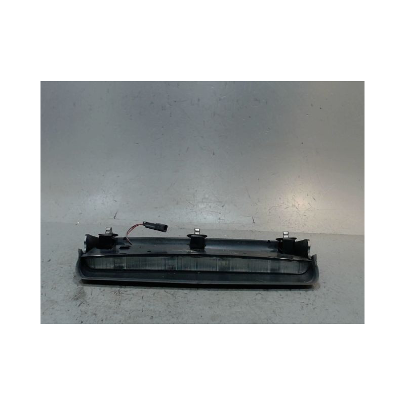 FEUX STOP SUPPLEMENTAIRE OPEL CORSA