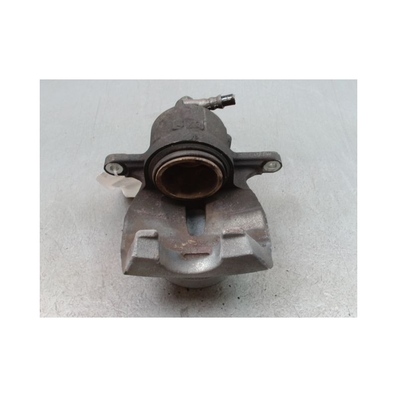 ETRIER DE FREIN AVANT DROIT TOYOTA AURIS 2010-