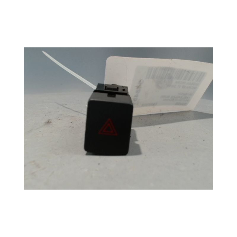 BOUTON DE WARNING NISSAN MICRA 2009-