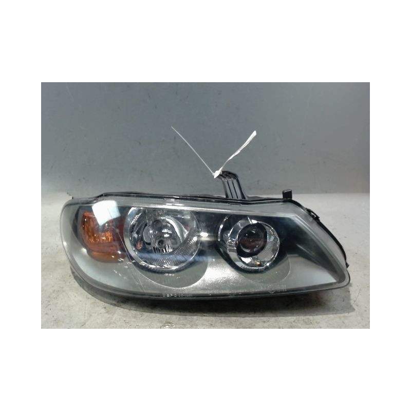 PHARE DROIT NISSAN ALMERA 2002-