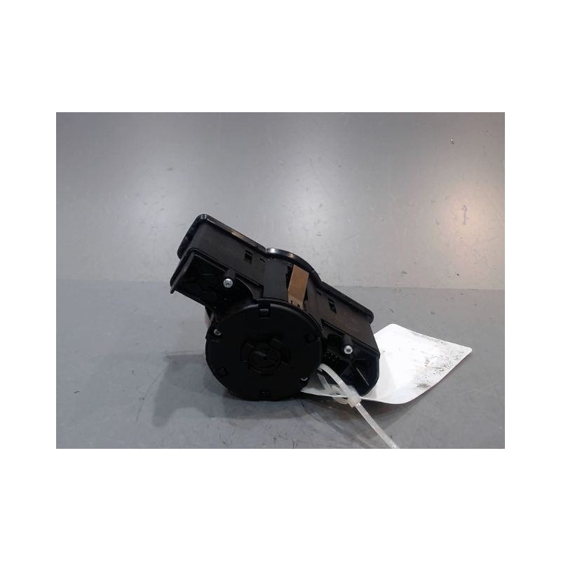 COMMANDE ECLAIRAGE MERCEDES CLA