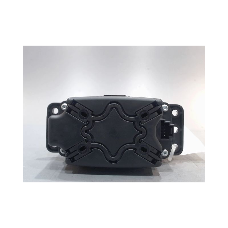 COMMANDE GPS MERCEDES CLA