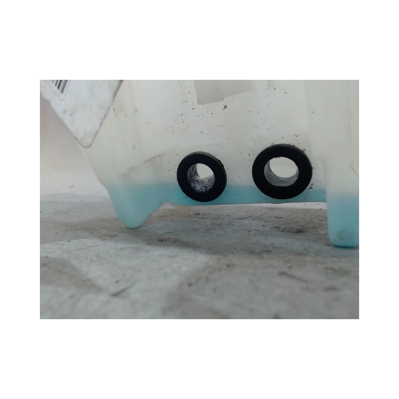 RESERVOIR LAVE-GLACE AVANT TOYOTA YARIS
