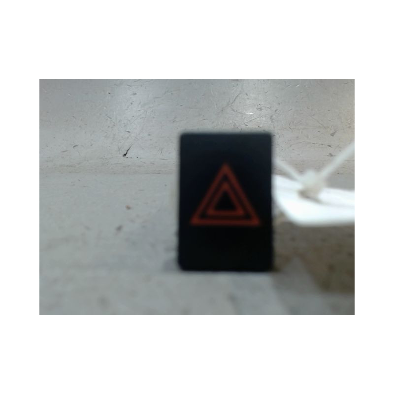 BOUTON DE WARNING NISSAN QASHQAI