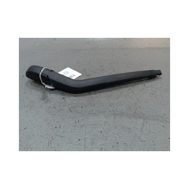 BRAS ESSUIE-GLACE ARRIERE TOYOTA YARIS