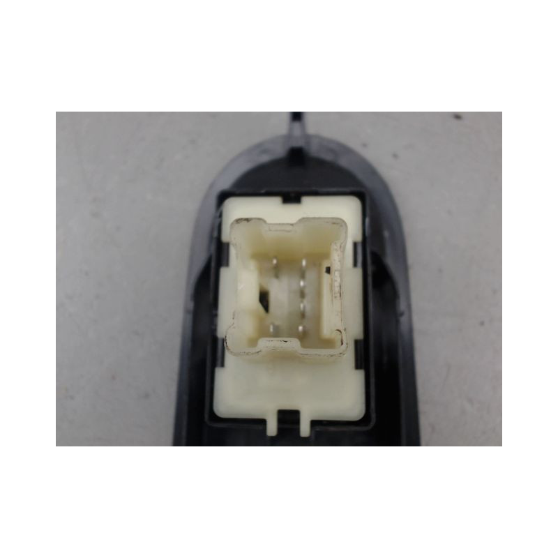 COMMANDE LEVE-GLACE PORTE AVD DACIA DUSTER