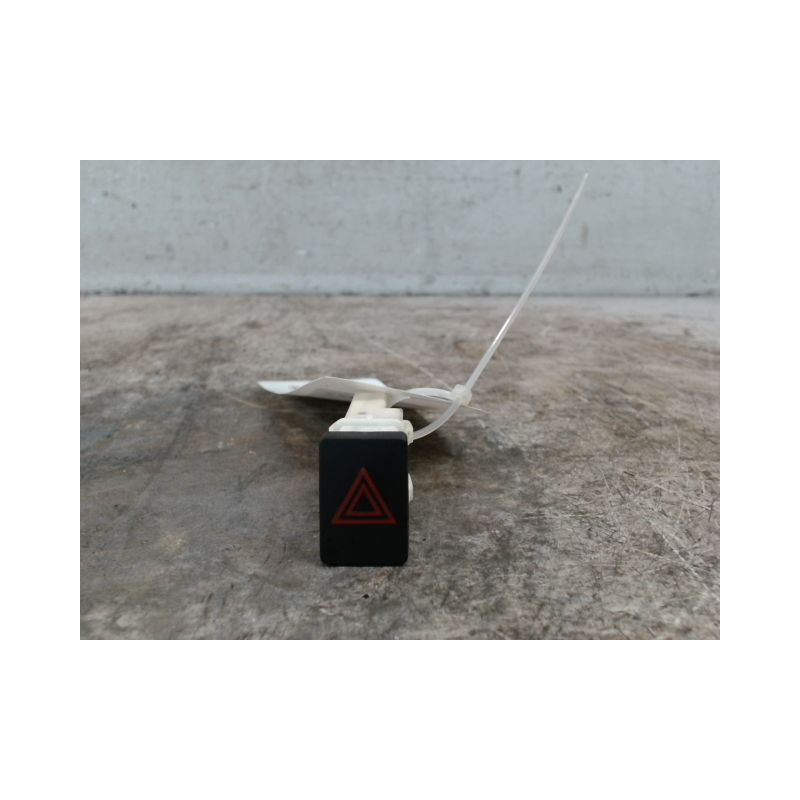 BOUTON DE WARNING NISSAN QHASQAI 2007-