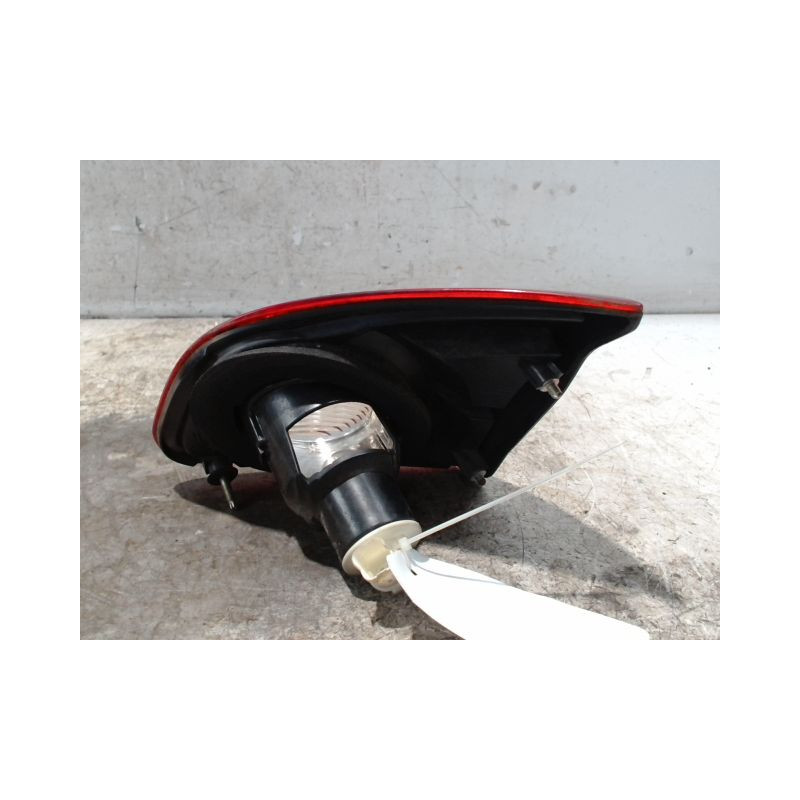 FEU ARRIERE INTERIEUR GAUCHE NISSAN QHASQAI 2007-