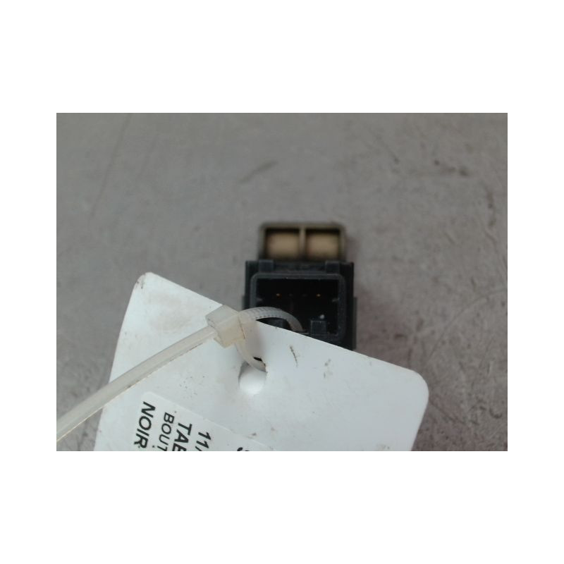 BOUTON DE WARNING SUZUKI SWIFT III 2005-2011