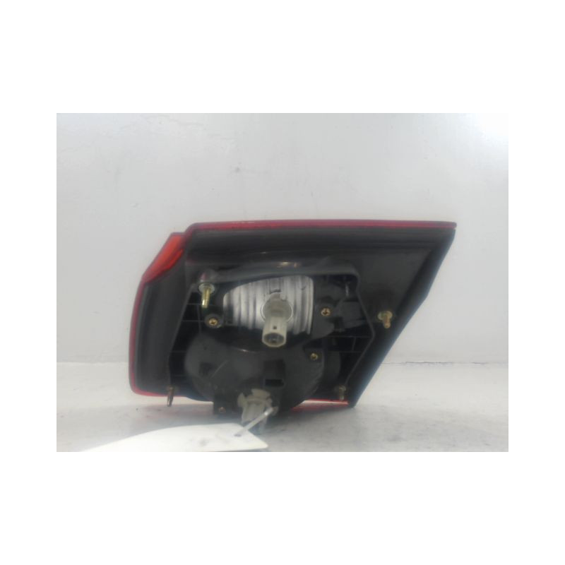 FEU ARRIERE INTERIEUR GAUCHE MAZDA 626 2000-2001